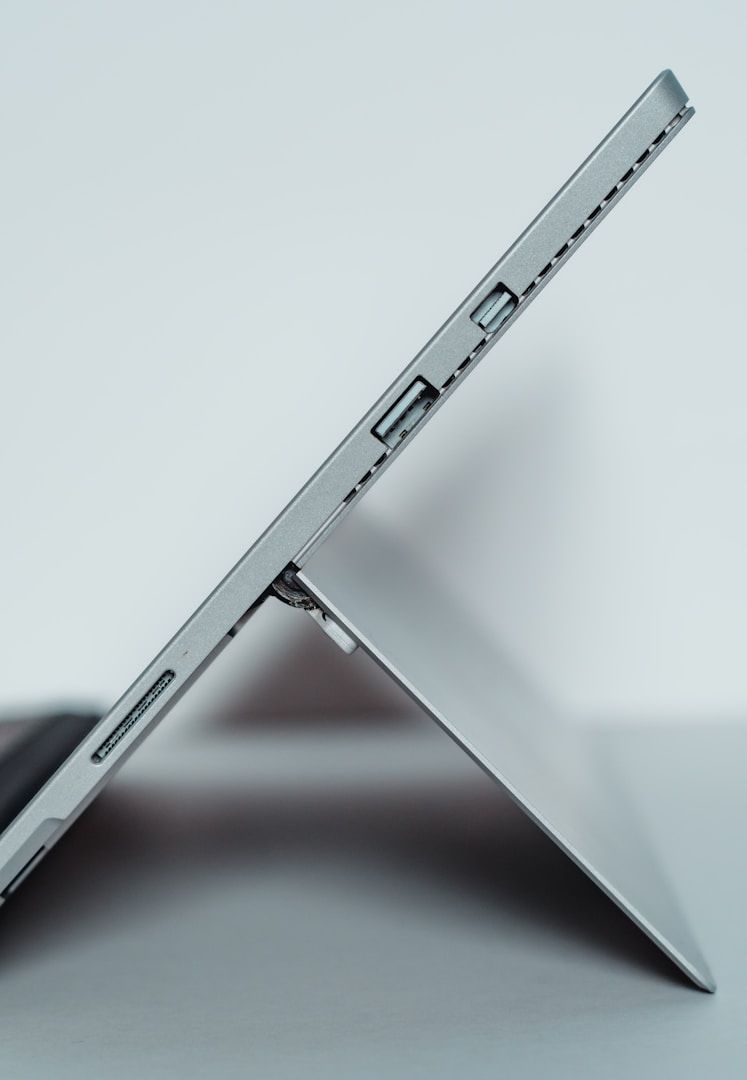 Réparation changement de coque arrière pc portable Lenovo paris